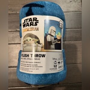 Star Wars Mandalorian Plush Throw Blanket